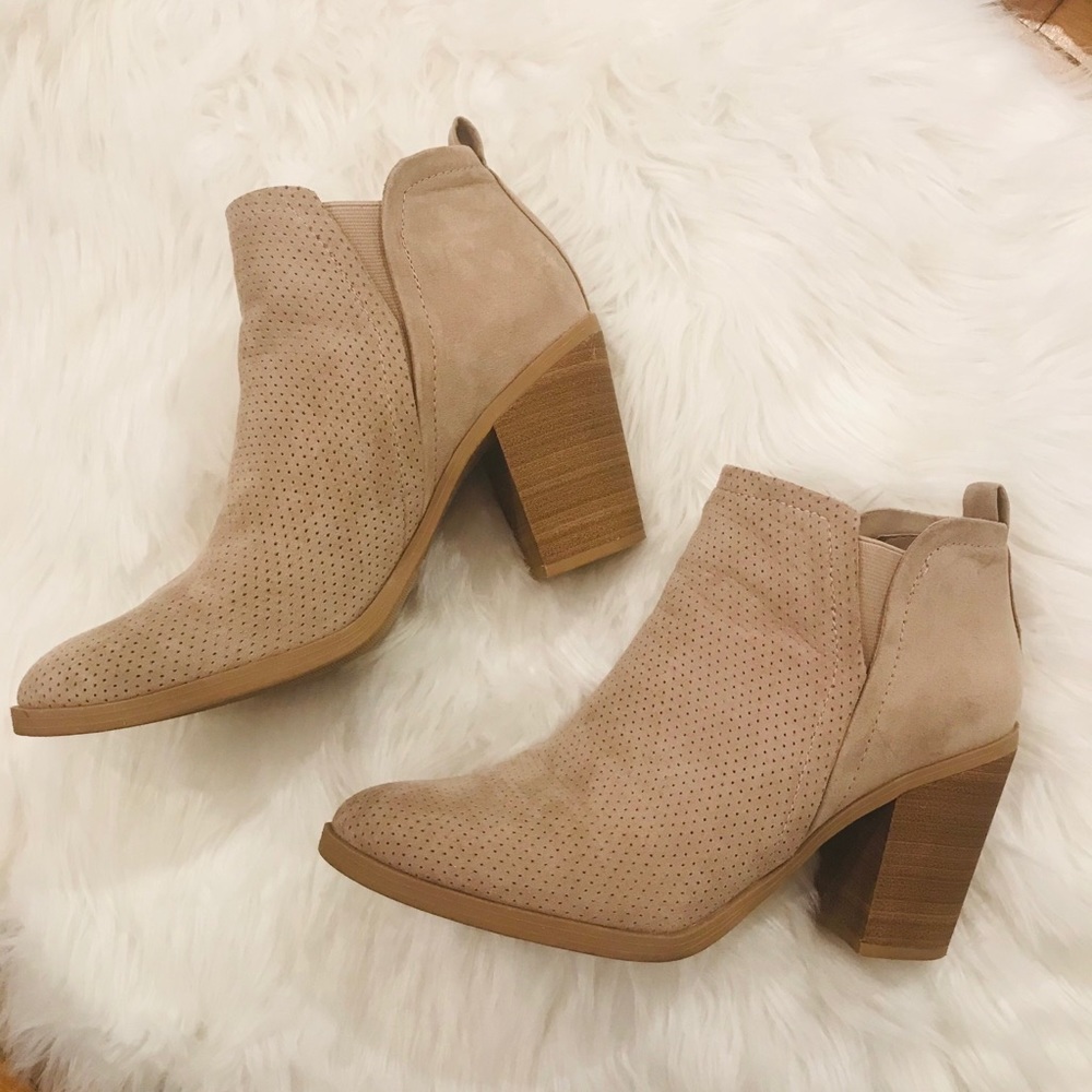 🎉HP🎉Universal Thread™ Women's Ankle Bootie Grey
